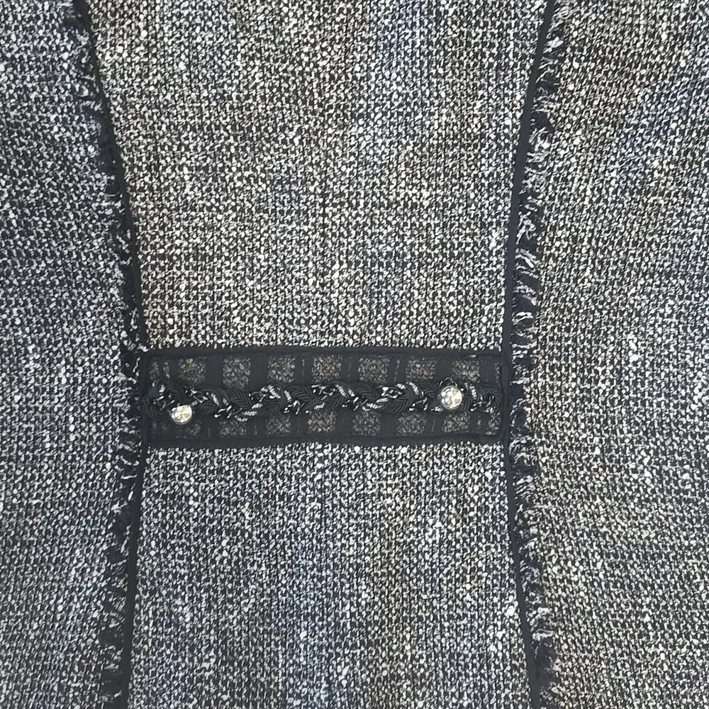 White House Black Market Black And White Tweed Ruffled Collar Lady JacketSize 4 - Picture 15 of 16